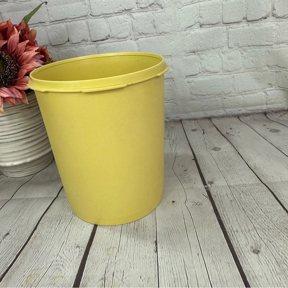 vintage tupperware COOKIES 6.5in Canister - Picture 3 of 4